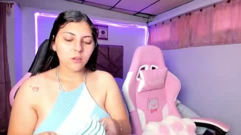 Snapshot of cristal_smith20 chatting on 06-12-26, 12:04 cristal_smith20 online show from 06-12-26, 12:04