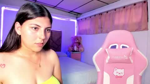 Snapshot of cristal_smith20 chatting on 06-18-26, 11:36 cristal_smith20 online show from 06-18-26, 11:36