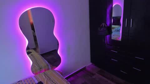 Snapshot of cristal_t2 chatting on 03-05-26, 07:21 cristal_t2 online show from 03-05-26, 07:21