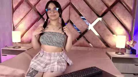 Snapshot of cristal_violeta chatting on 12-05-25, 02:36 CRISTAL VIOLETA online show from 12-05-25, 02:36