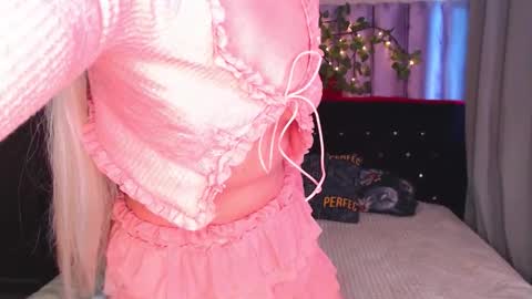 Snapshot of cristalavy chatting on 02-23-26, 07:28 CristalAvy online show from 02-23-26, 07:28