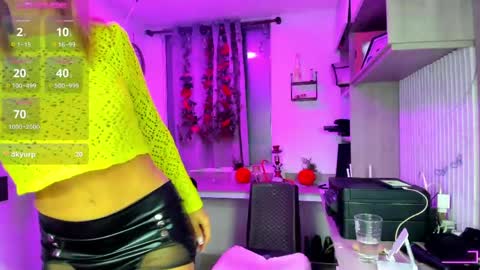 Snapshot of cristalayala_ chatting on 05-08-26, 11:54 Cristal Ayala online show from 05-08-26, 11:54