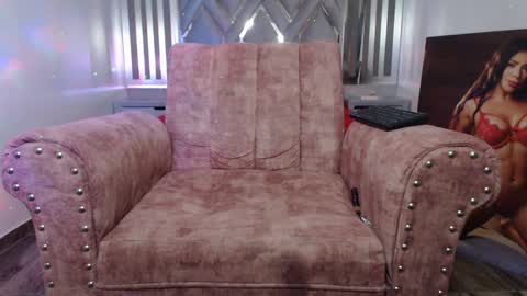 Snapshot of cristalbeautiful1 chatting on 12-29-24, 12:41 Natalie online show from 12-29-24, 12:41