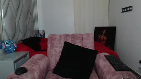 Snapshot of cristalbeautiful1 chatting on 10-04-25, 11:14 Natalie online show from 10-04-25, 11:14