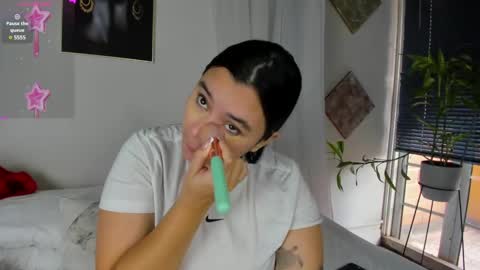 Snapshot of cristalcutte_ chatting on 12-04-24, 12:14 Cristal Cute online show from 12-04-24, 12:14