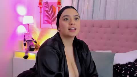 Snapshot of cristalcutte_ chatting on 12-26-24, 05:19 Cristal Cute online show from 12-26-24, 05:19