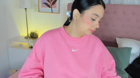 Snapshot of cristalcutte_ chatting on 01-18-25, 12:04 Cristal Cute online show from 01-18-25, 12:04