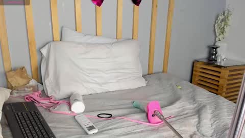 Snapshot of cristalcutte_ chatting on 02-23-25, 05:29 Cristal Cute online show from 02-23-25, 05:29