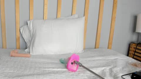 Snapshot of cristalcutte_ chatting on 03-07-25, 03:28 Cristal Cute online show from 03-07-25, 03:28