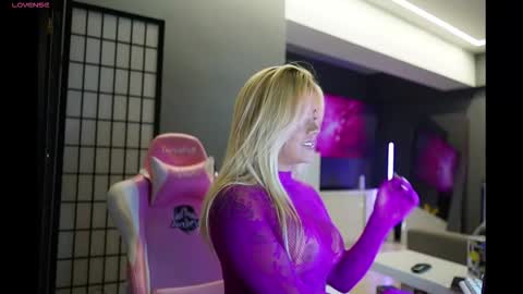 Laura online show from 11-21-25, 09:08