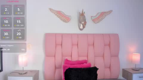 Snapshot of cristalmunez chatting on 12-22-24, 08:14 cristal online show from 12-22-24, 08:14