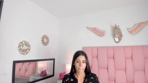 Snapshot of cristalmunez chatting on 12-25-24, 12:37 cristal online show from 12-25-24, 12:37
