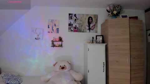 Snapshot of cristamunez chatting on 04-30-26, 01:45 veronika online show from 04-30-26, 01:45