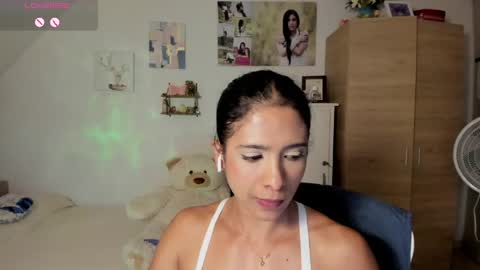 Snapshot of cristamunez chatting on 05-07-26, 02:39 veronika online show from 05-07-26, 02:39