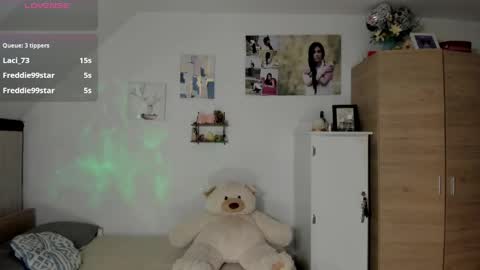 Snapshot of cristamunez chatting on 05-23-26, 05:12 veronika online show from 05-23-26, 05:12