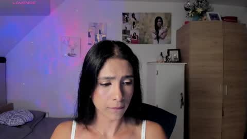 Snapshot of cristamunez chatting on 05-25-26, 12:49 veronika online show from 05-25-26, 12:49
