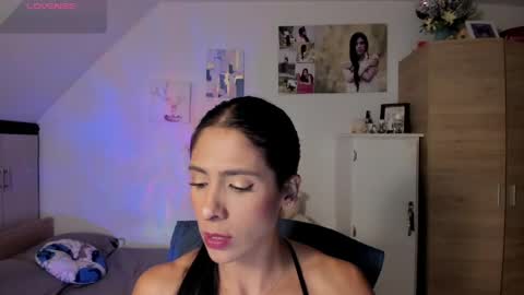 Snapshot of cristamunez chatting on 05-31-26, 02:53 veronika online show from 05-31-26, 02:53