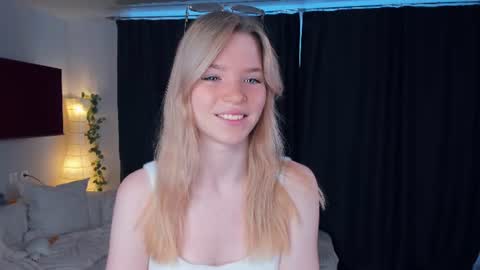 Snapshot of cristasires chatting on 06-14-26, 07:32 Cristas online show from 06-14-26, 07:32