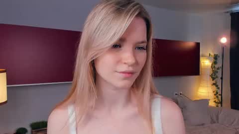 Snapshot of cristasires chatting on 06-15-26, 10:06 Cristas online show from 06-15-26, 10:06