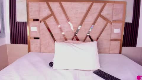 cristin  online show from 09-17-25, 07:04