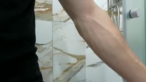 CristianoHailey online show from 04-18-26, 09:37