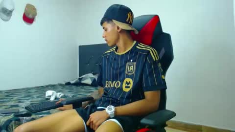 Snapshot of cristiantayron chatting on 03-08-26, 06:06 cristian online show from 03-08-26, 06:06