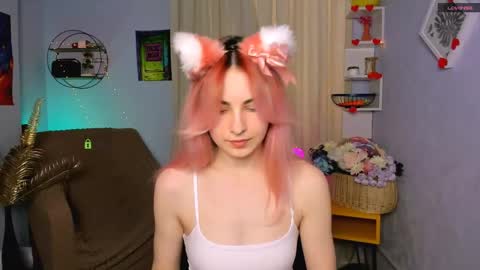 Snapshot of cristin_kisses chatting on 05-20-26, 12:33 Christin online show from 05-20-26, 12:33