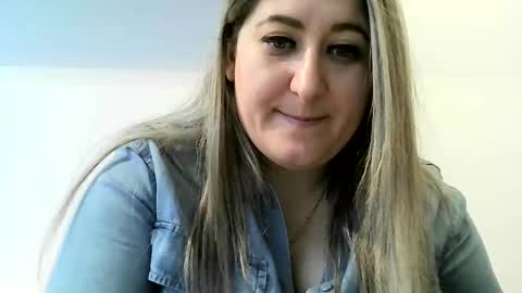 Snapshot of cristina20021991 chatting on 01-01-25, 01:05 cristina20021991 online show from 01-01-25, 01:05