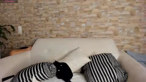 Snapshot of cristina_fernando chatting on 12-23-24, 04:01 soycriss online show from 12-23-24, 04:01