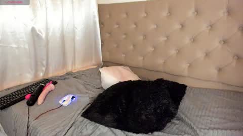 Snapshot of cristina_fernando chatting on 01-07-25, 11:14 soycriss online show from 01-07-25, 11:14