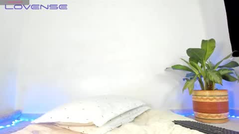 Snapshot of cristina_fernando chatting on 09-15-25, 08:09 soycriss online show from 09-15-25, 08:09