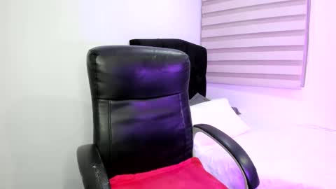 Cristina Laurent online show from 12-24-24, 12:22