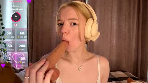 Snapshot of cristinekondo chatting on 06-17-26, 03:24 Marry online show from 06-17-26, 03:24