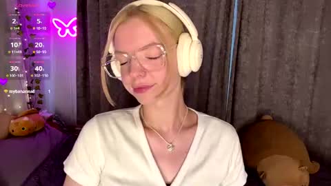 Snapshot of cristinekondo chatting on 07-12-26, 03:14 Marry online show from 07-12-26, 03:14