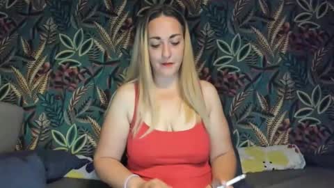 Snapshot of cristinnna chatting on 11-02-25, 05:43 Cristina online show from 11-02-25, 05:43