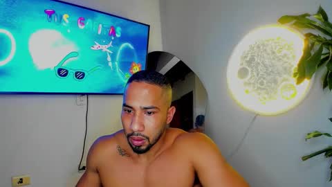 Snapshot of cristobal12cock chatting on 12-19-25, 12:01 Cristian online show from 12-19-25, 12:01