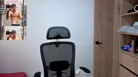 cristopher23  online show from 10-11-25, 01:53