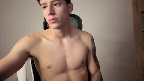 Snapshot of cristopher23_ chatting on 12-19-25, 10:33 cristopher23 online show from 12-19-25, 10:33