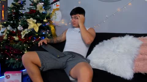 Snapshot of cristopher_strong chatting on 12-13-24, 09:46 Cristopher online show from 12-13-24, 09:46