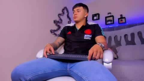 Snapshot of cristopher_strong chatting on 12-20-24, 01:33 Cristopher online show from 12-20-24, 01:33