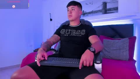 Snapshot of cristopher_strong chatting on 04-26-26, 01:53 Cristopher online show from 04-26-26, 01:53