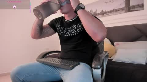 Snapshot of cristopher_strong chatting on 05-08-26, 01:38 Cristopher online show from 05-08-26, 01:38