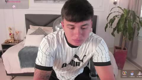 Snapshot of cristopher_strong chatting on 05-09-26, 01:16 Cristopher online show from 05-09-26, 01:16