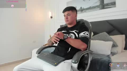 Snapshot of cristopher_strong chatting on 05-11-26, 02:12 Cristopher online show from 05-11-26, 02:12