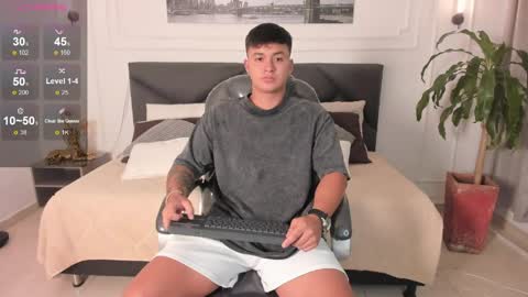 Snapshot of cristopher_strong chatting on 05-17-26, 01:40 Cristopher online show from 05-17-26, 01:40