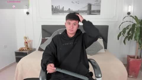 Snapshot of cristopher_strong chatting on 05-19-26, 02:12 Cristopher online show from 05-19-26, 02:12