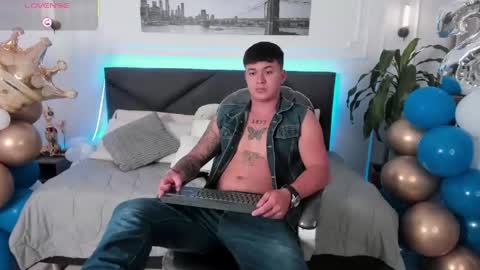 Snapshot of cristopher_strong chatting on 05-20-26, 12:44 Cristopher online show from 05-20-26, 12:44