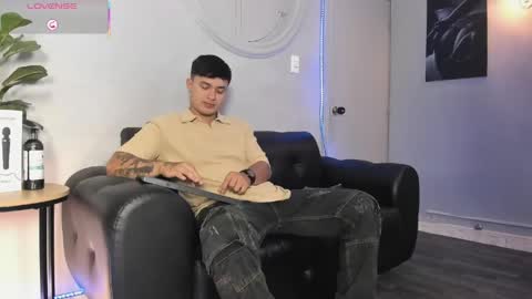 Snapshot of cristopher_strong chatting on 05-30-26, 02:03 Cristopher online show from 05-30-26, 02:03