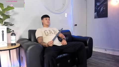 Snapshot of cristopher_strong chatting on 06-04-26, 02:23 Cristopher online show from 06-04-26, 02:23