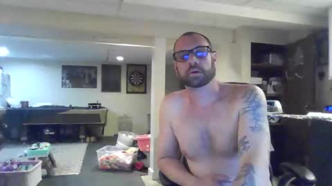 Snapshot of crm400 chatting on 05-15-26, 02:29 billybasement online show from 05-15-26, 02:29
